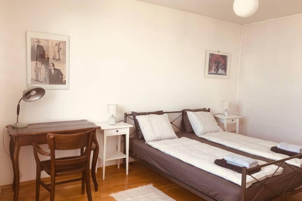 Mitten Im Achten. Zentrale Wohnung In Wien ภายนอก รูปภาพ